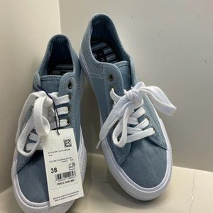 New Ladies Blue Canvas Sneakers by Jean Paul Sz 7.5 US  38 EU